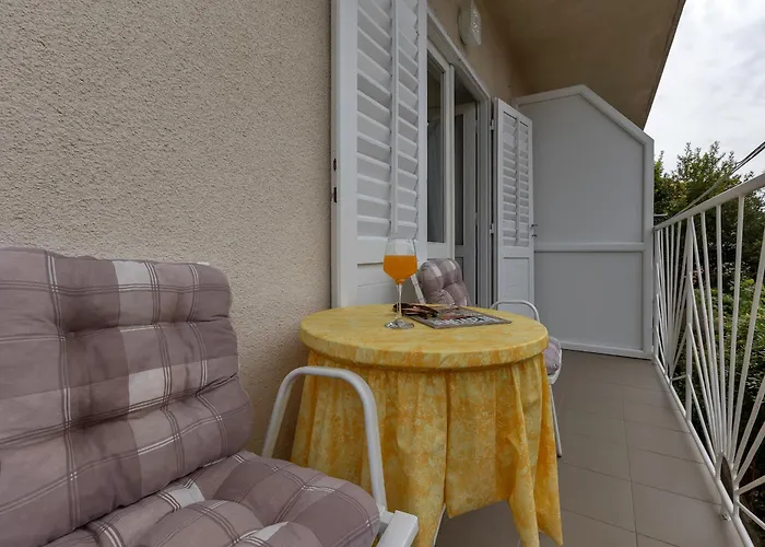 Apartment And Mila Makarska