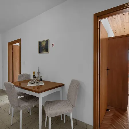 Апартаменти And Mila *