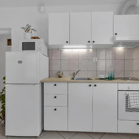 Апартаменти And Mila *