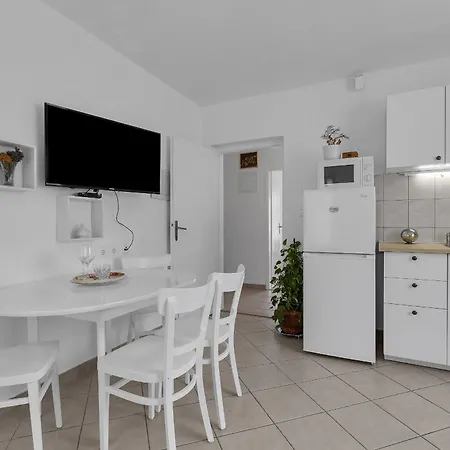 Apartment And Mila Makarska