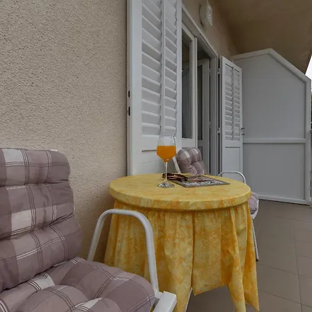 Apartment And Mila Makarska