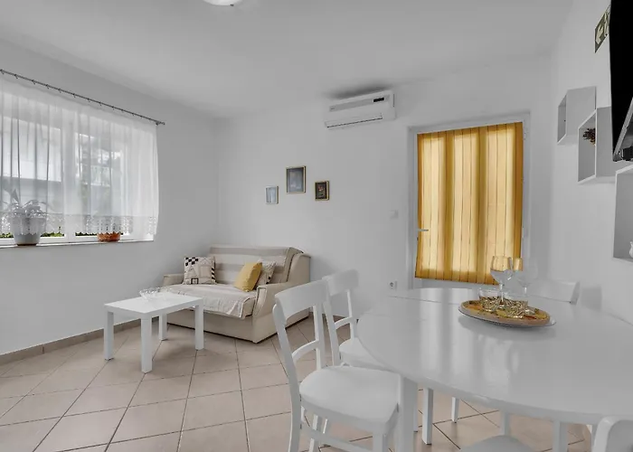 Appartement And Mila Makarska